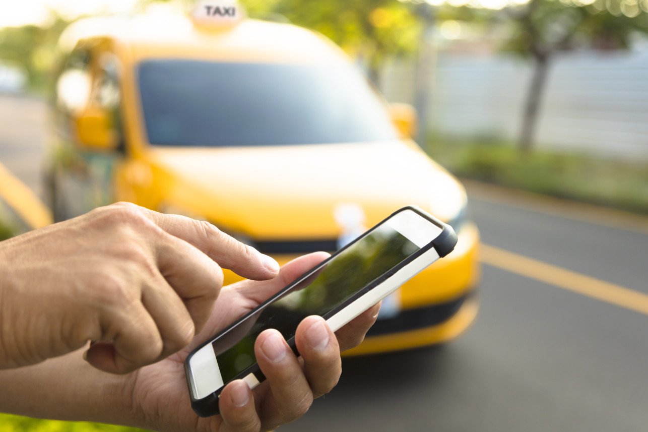 Car with private and discreet cabman for a service